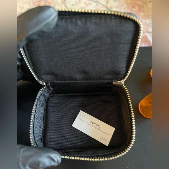 Coach case - Picture 4 of 7